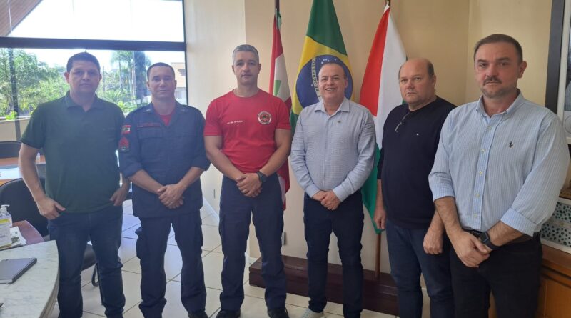 Prefeitura de Forquilhinha e Corpo de Bombeiros Militar acertam detalhes sobre doação de terreno para construção de sede da corporação